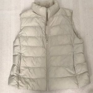 Women’s Uniqlo ultra light down vest small